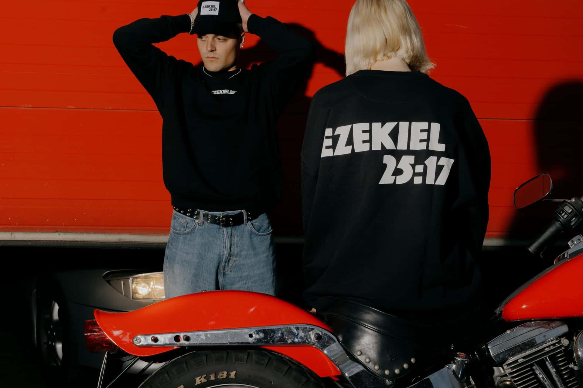Crew Neck – Black